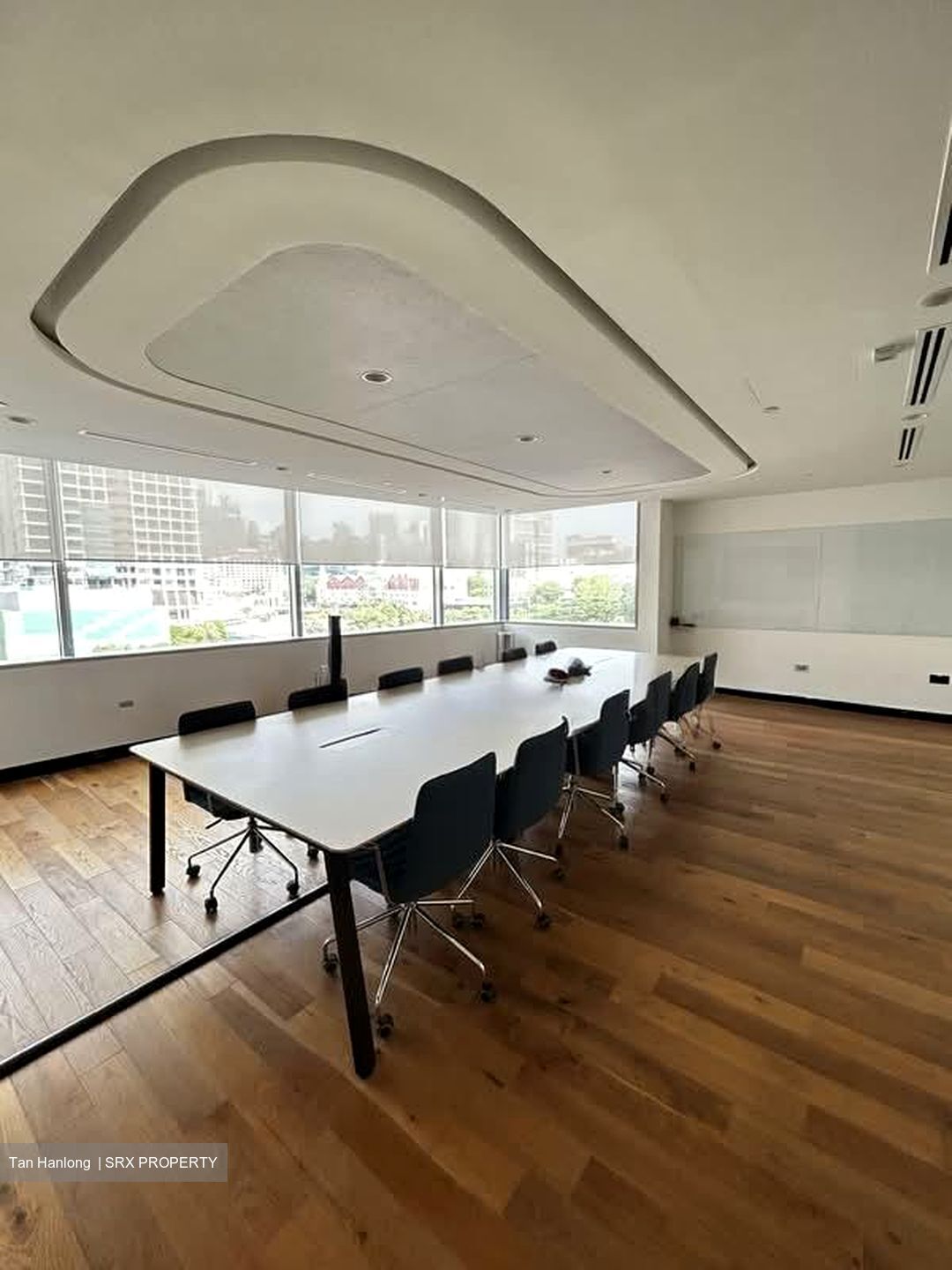 UE Square (D9), Office #558228251